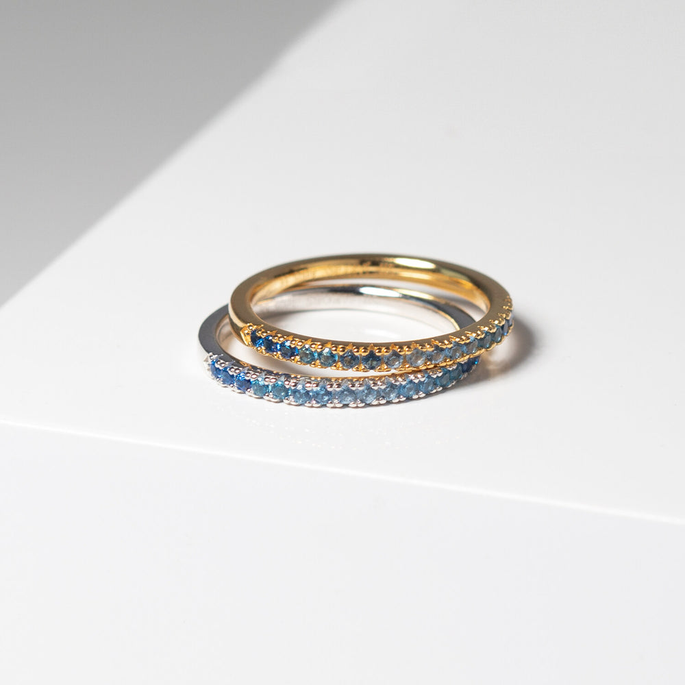 Ellera Grande Ring - forgyldt med blå og hvide zirkonia fra Sif Jakobs