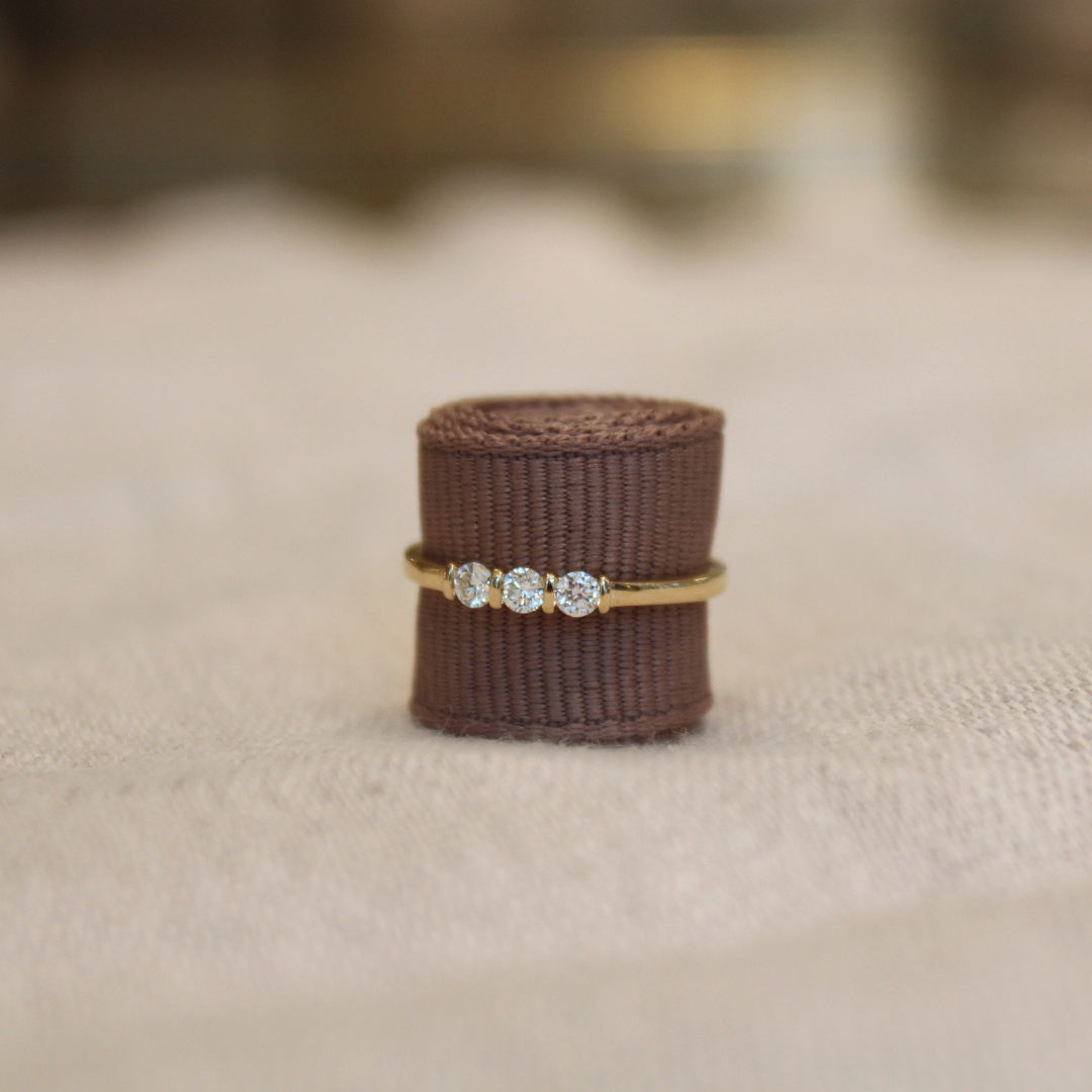 Petite ring med diamanter