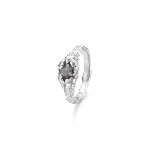 Dark Magma Ring fra Studio Z