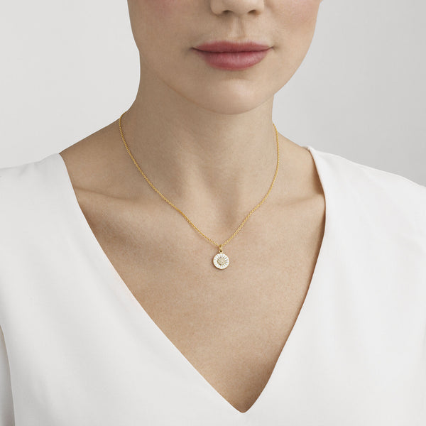 Daisy halskæde med lille vedvæng og diamanter - forgyldt fra Georg Jensen